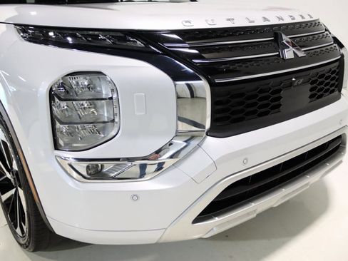Used 2024 Mitsubishi Outlander 4WD Plug-In Hybrid image 28