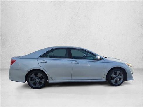 Used 2014 Toyota Camry SE FWD image 4