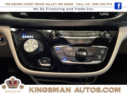 Used 2017 Chrysler Pacifica Touring-L w/ Tire & Wheel Group FWD image 20