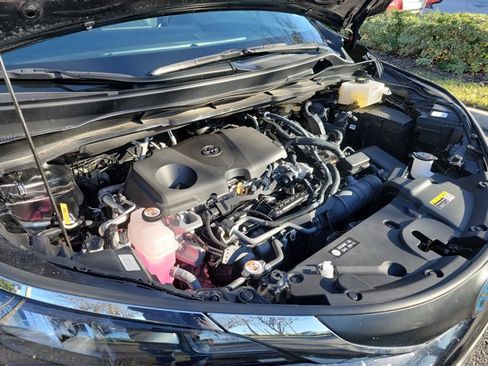 Used 2025 Toyota Sienna XLE image 37