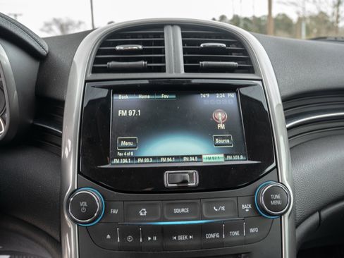 Used 2015 Chevrolet Malibu LT image 32