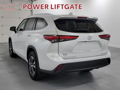 Used 2023 Toyota Highlander XLE AWD/4WD image 6