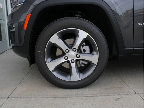 New 2025 Jeep Grand Cherokee Limited image 36