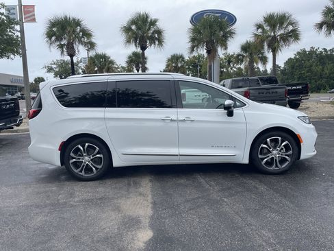 New 2026 Chrysler Pacifica Pinnacle image 8