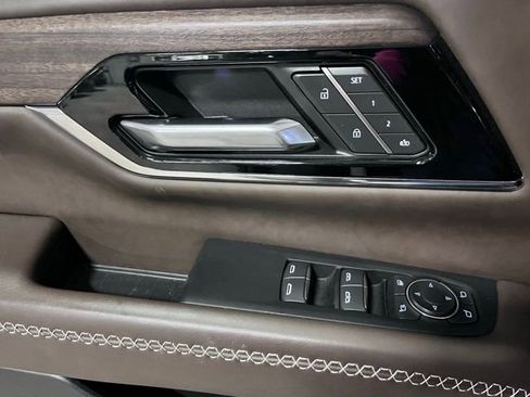 Used 2025 GMC Yukon Denali Ultimate w/ LPO, Floor Liner Package AWD/4WD image 27