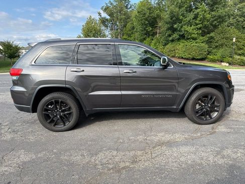 Used 2017 Jeep Grand Cherokee Limited w/ Luxury Group II AWD/4WD image 4
