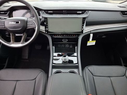 New 2026 Jeep Grand Cherokee Limited AWD/4WD image 11