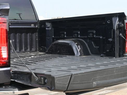 Used 2025 GMC Sierra 1500 SLT RWD image 22