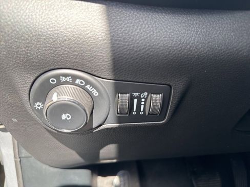 Used 2023 Jeep Compass Latitude w/ Convenience Group image 35