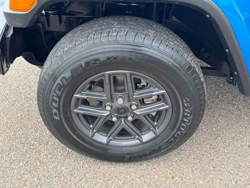 Used 2024 Jeep Gladiator Sport image 6