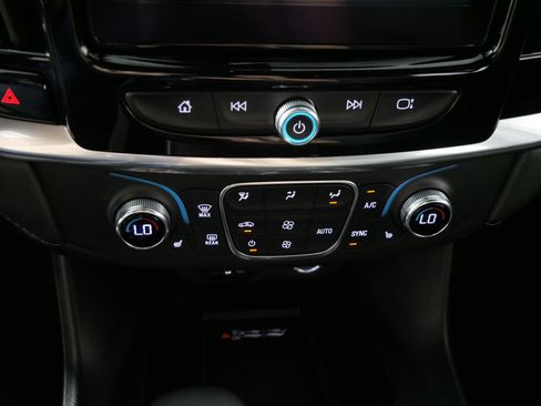 Used 2023 Chevrolet Traverse LT FWD image 23