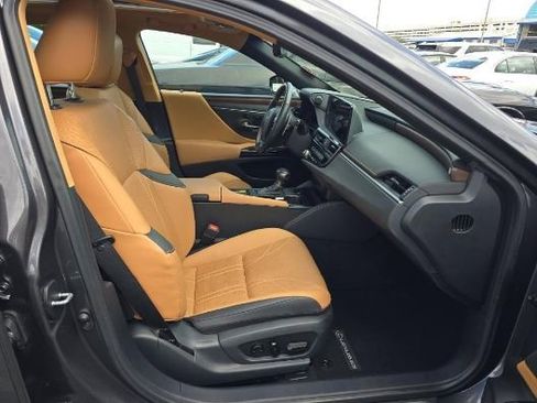 Used 2024 Lexus ES 350 Luxury w/ Technology Package FWD image 2