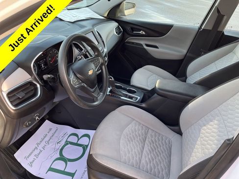 Used 2020 Chevrolet Equinox LS image 2