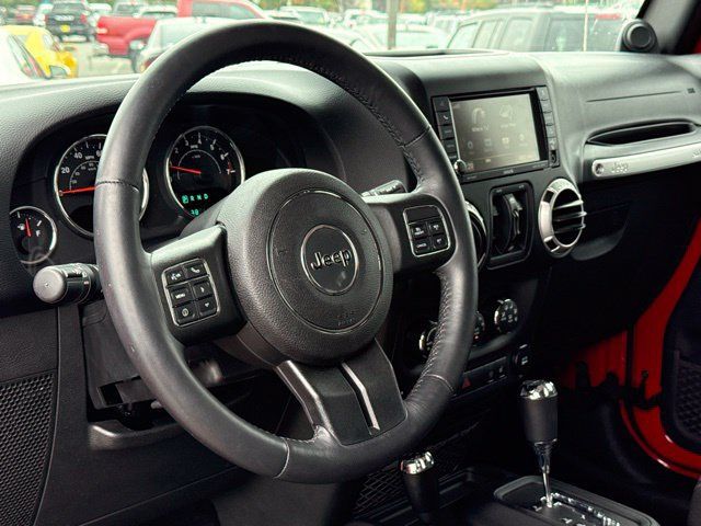Used 2014 Jeep Wrangler Unlimited Sahara w/ Connectivity Group AWD/4WD image 14