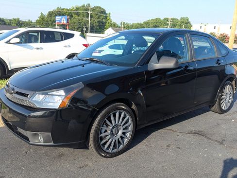 Used 2010 Ford Focus SES FWD image 3