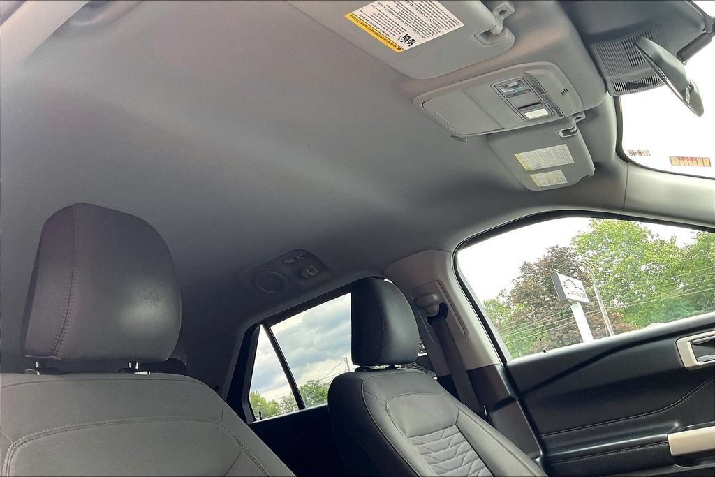 Used 2021 Ford Explorer XLT AWD/4WD image 21