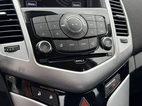 Used 2014 Chevrolet Cruze LT image 19