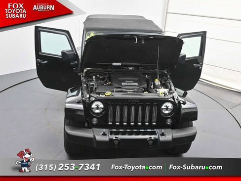 Used 2018 Jeep Wrangler Sahara w/ Dual Top Group AWD/4WD image 39