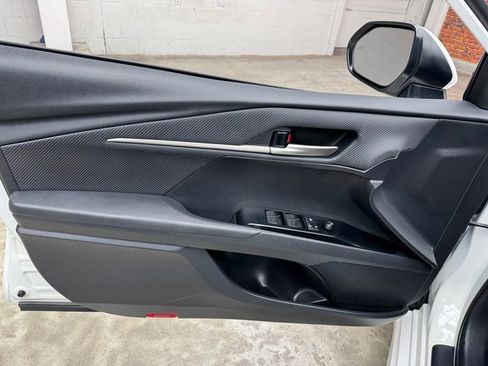 Used 2025 Toyota Camry SE image 10