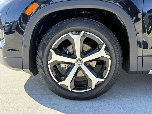 New 2026 Volkswagen Tiguan SE FWD image 9