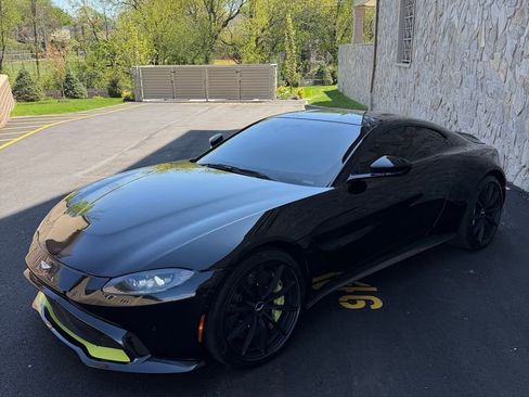 Used 2019 Aston Martin V8 Vantage Coupe RWD image 2