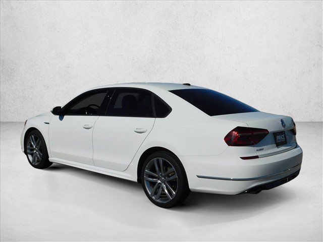 Used 2018 Volkswagen Passat 2.0T R-Line w/ R-Line Lighting Package FWD image 14