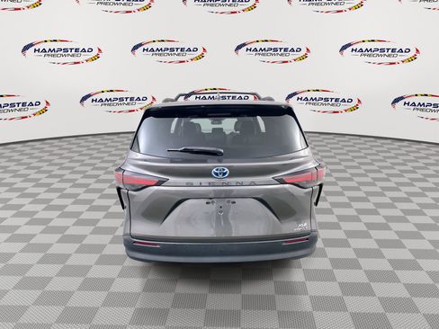 Used 2022 Toyota Sienna XLE FWD image 7