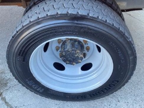 Used 2013 Ford F550 Full Dump and Plows w/ Payload Upgrade Pkg image 28