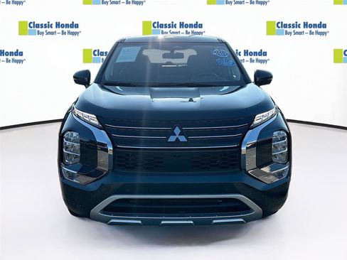 Used 2024 Mitsubishi Outlander SE image 2