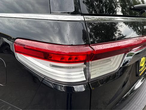 Used 2022 Lincoln Navigator L Reserve AWD/4WD image 27