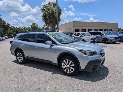 Used 2022 Subaru Outback Premium AWD/4WD image 1