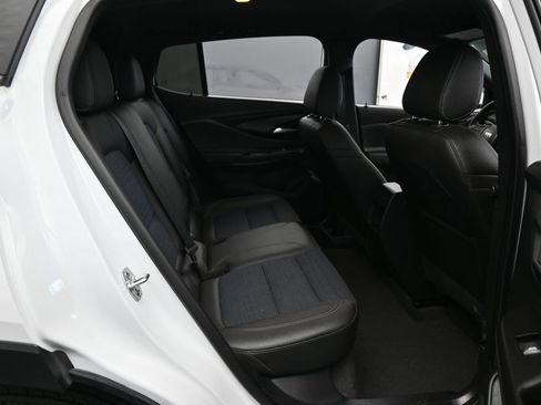 Used 2025 Buick Envista Preferred FWD image 32