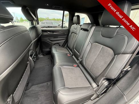 Used 2024 Jeep Grand Cherokee Altitude AWD/4WD image 34
