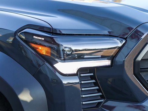 Used 2024 Toyota Tacoma Trailhunter image 5