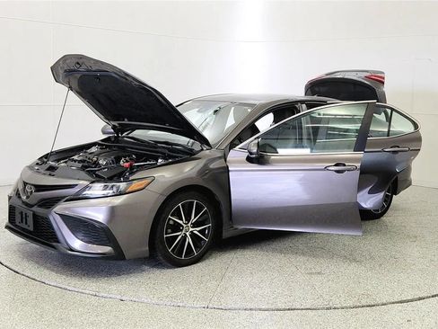 Used 2023 Toyota Camry SE FWD image 10