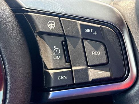 Used 2019 Jaguar F-TYPE R image 33