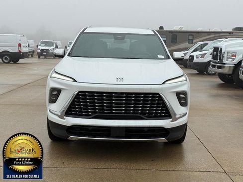 Used 2025 Buick Enclave Preferred image 2