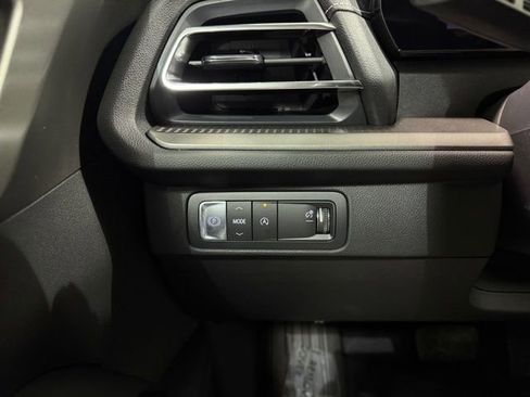 New 2026 Chevrolet Traverse LT w/ Sun and Wheel Package image 18