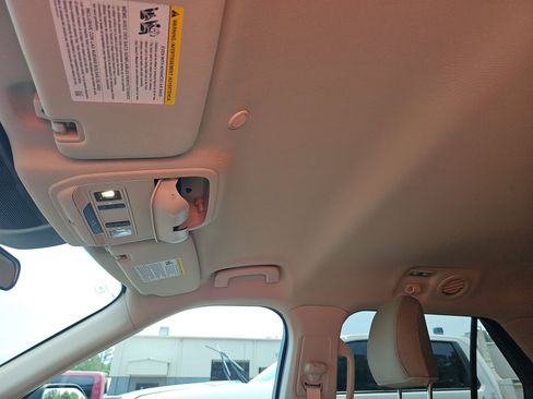 Used 2023 Ford Explorer XLT RWD image 15