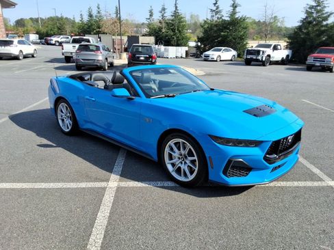 Used 2025 Ford Mustang GT Premium image 3