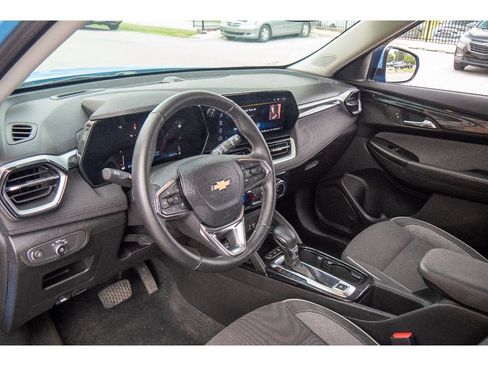 Used 2024 Chevrolet TrailBlazer LT w/ LT Cold Weather Package AWD/4WD image 11