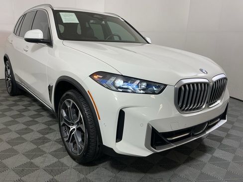 Certified 2025 BMW X5 sDrive40i w/ Premium Package image 4