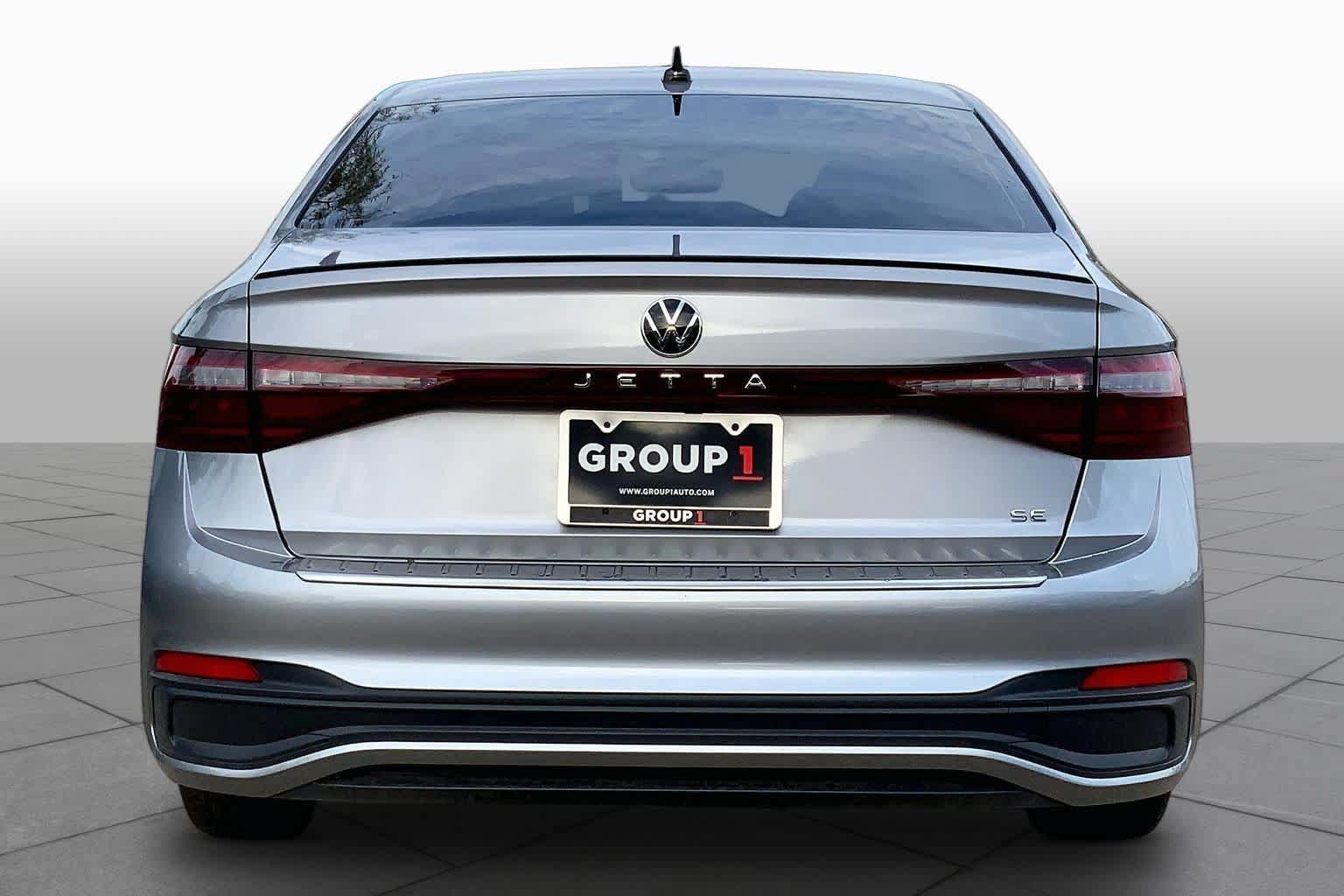 Used 2026 Volkswagen Jetta SE FWD image 5