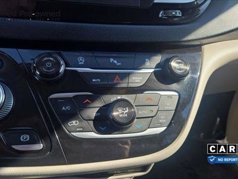 Certified 2018 Chrysler Pacifica Touring-L FWD image 16