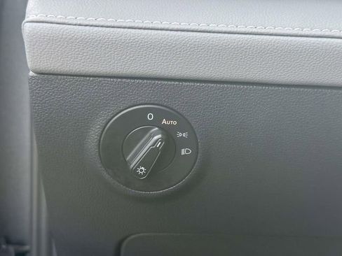 Used 2024 Volkswagen Taos SE image 30