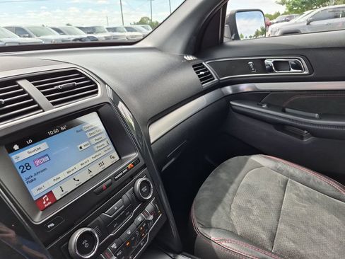 Used 2018 Ford Explorer XLT w/ Equipment Group 202A FWD image 26