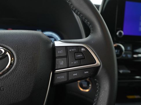 Used 2025 Toyota Highlander XSE AWD/4WD image 28