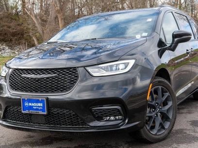 Used 2023 Chrysler Pacifica Touring-L w/ S Appearance Package