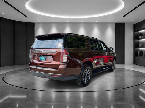 Used 2022 Chevrolet Suburban Z71 w/ Luxury Package AWD/4WD image 5