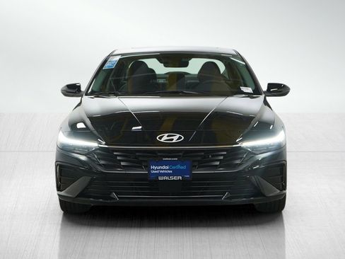 Certified 2025 Hyundai Elantra Limited FWD image 8